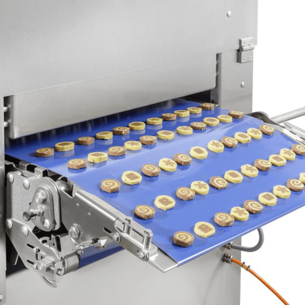 חיתוך וסידור אוט` של עוגיות פריך על תבנית אפיה | CUT 600 – תמונה 3